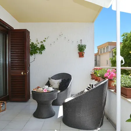 Artsy Hideaway Near Old Town & With Fast Wifi Apartment