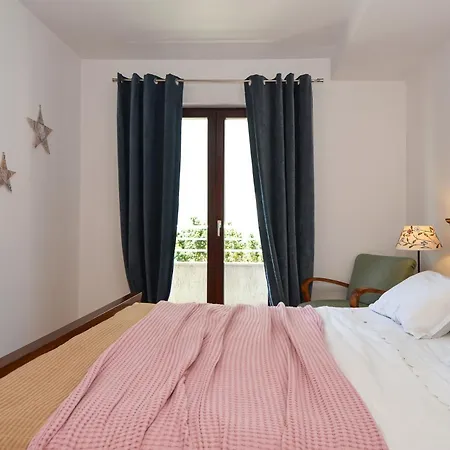 Apartment Artsy Hideaway Near Old Town & With Fast Wifi