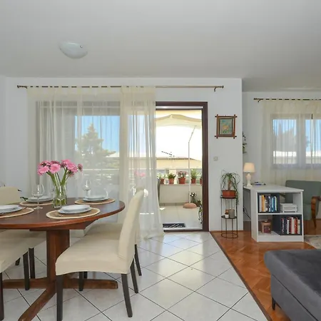 Apartment Artsy Hideaway Near Old Town & With Fast Wifi *